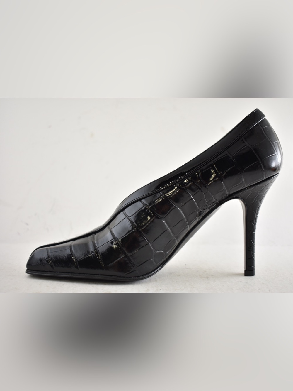 Chanel 26S Blazy Black Crocodile Croc Embossed Patent CC Gold Logo Heel Pump 39 - Picture 12 of 16